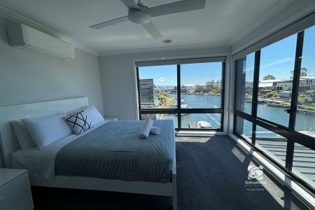 WATERFRONT LIVING - Photo 5