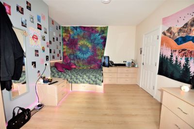 2 bedroom House in Harold Place, Leeds - Photo 4