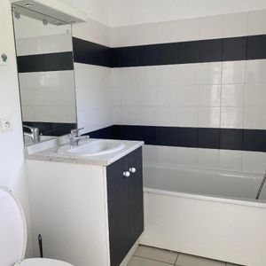 Location Appartement 2 pièces 35m² CAGNAC LES MINES 81130 - Photo 2
