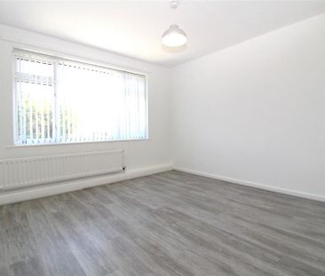 4 bedroom semi-detached house to rent - Photo 6