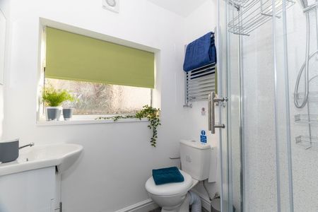 Room 5 – Nuneaton - Photo 5