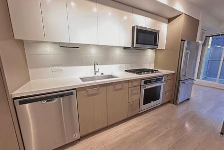 602-384 E 1st, Vancouver - Photo 2