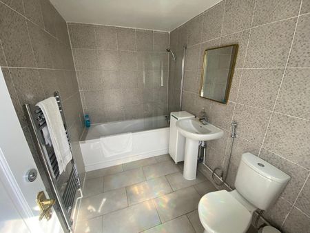 Room in a Shared House, Wyndcliff Road, B9 - Photo 5