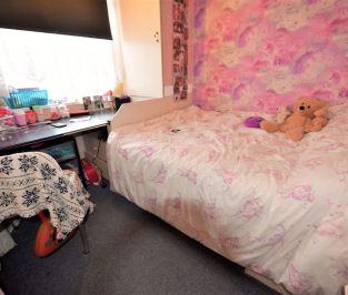 2 bedroom House in Manor Avenue, Leeds - Photo 6