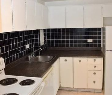 3555 Rue Berri apartment — Montréal, QC (1-Bedroom) - 1 Bedroom - Photo 2