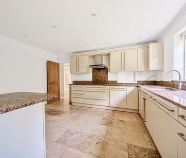 Bunch Lane, Haslemere, Surrey, GU27 - Photo 5