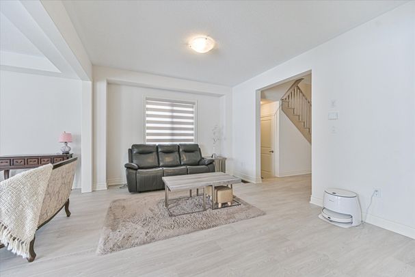 For Lease - 1452 Wheatcroft Drive, Oshawa, Ontario - Photo 1