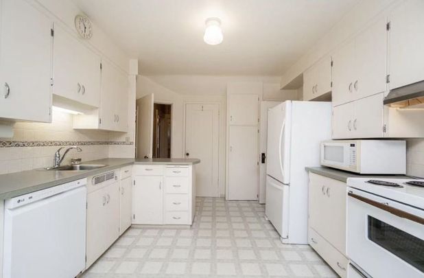 2000 West 43rd Avenue apartment — Vancouver, BC (4-Bedroom) - 4 Bedroom - Photo 1