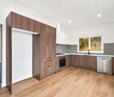 Charming Victorian Home in ever-popular Geelong West - Photo 4