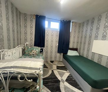 box room and double room in a shared house- ilford - Photo 4