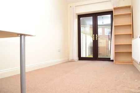 3 bedroom end of terrace house to rent - Photo 5