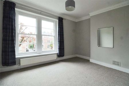 3 bedroom flat to rent - Photo 2