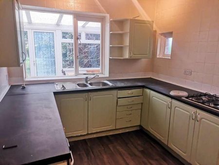 Bedroom House In Bournemouth, BH9 - Photo 5