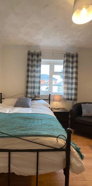 Woodcote Road Room 4 - Photo 1