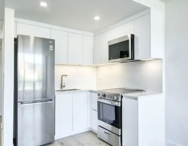 1975 de Maisonneuve | 1975 Maisonneuve Blvd West, Montreal - Photo 1