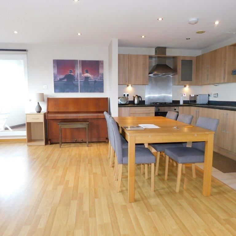 3 bedroom flat to rent - Photo 1
