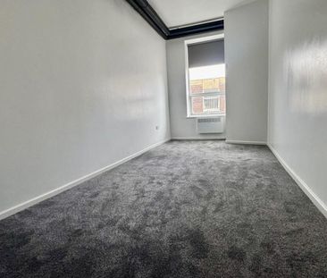 2 bedroom Flat To Let - Photo 2