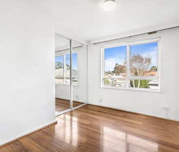 Modern Two Bedroom Apartment At The Rear Of The Block - Photo 4