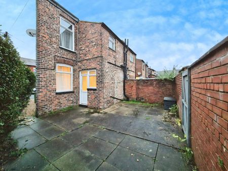 2 bedroom end of terrace house to rent - Photo 3