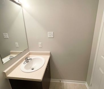 For Lease - 4975 Southampton Drive Unit# 207, Mississauga, Ontario - Photo 3