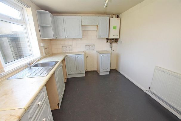 2 bedroom end of terrace house to rent - Photo 1