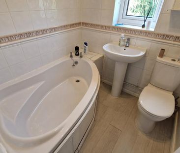 2 bedroom semi-detached house to rent - Photo 6