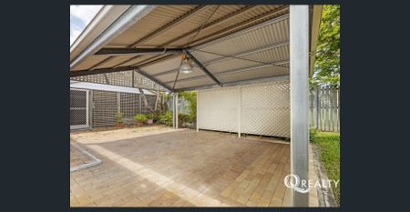 Lovely Family Home In A Prime Location - Photo 4