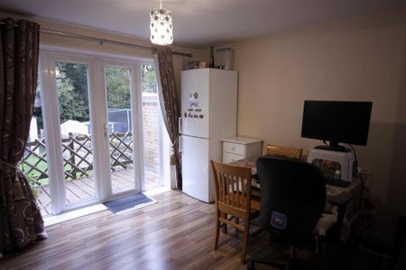 1 bedroom in a house share to rent - Photo 2