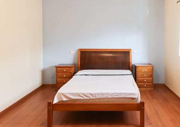 Floor of 2 bedroom villa, partially furnished and semi equipped in Requeixo!