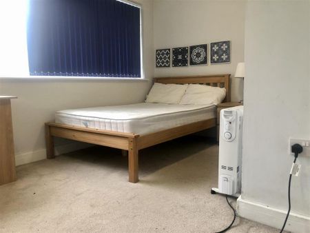 1 bedroom in a house share to rent - Photo 3