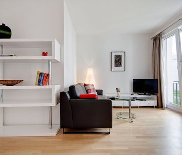 Bright, furnished 2-room apartment in good area for rent - Photo 2