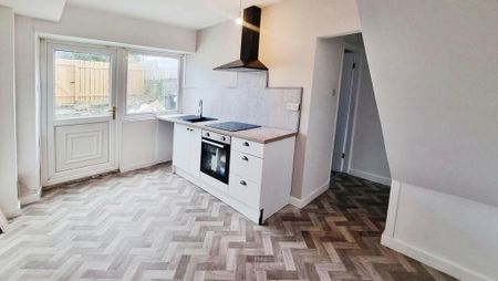 2 bedroom terraced house to rent - Photo 4