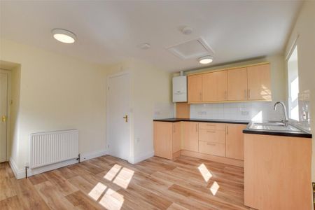 3 bedroom terraced house to rent - Photo 2