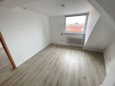 Hoch hinaus - Gro&szlig;z&uuml;gige 4 Zimmer Dachgeschosswohnung mit Terrasse! - Foto 3