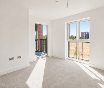 Colindale Gardens 5 room 1 - Photo 2