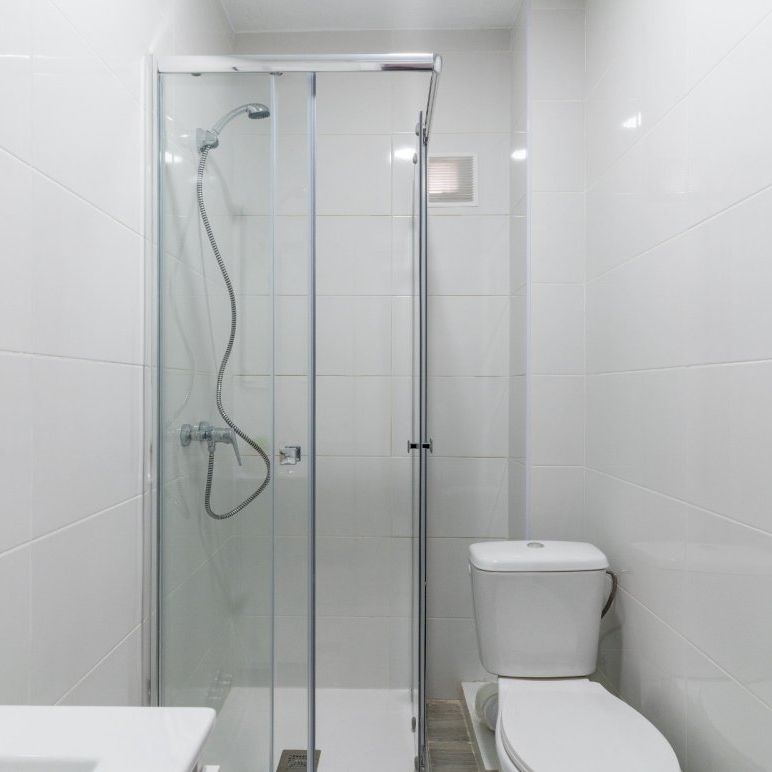 Modern and spacious room in Villaverde - Photo 1