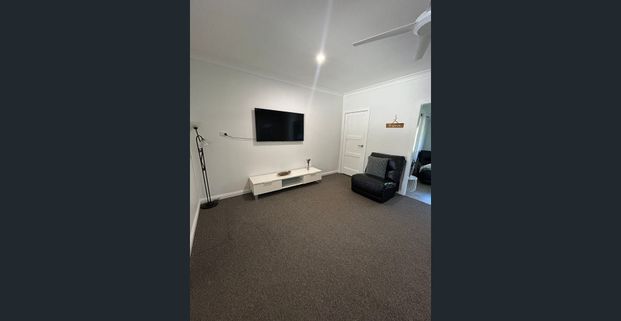 PRIVATE ONE BEDROOM COTTAGE AT CAMP MOUNTAIN BRISBANE - Photo 1