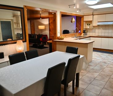 FAMILY HOME WITH LOADS OF SPACE - Photo 3