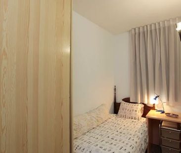 Carrer de Puiggarí, Barcelona, Catalonia 08014 - Photo 3