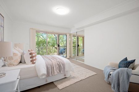 One of Strathfield's largest 1 bedroom set within footsteps of Station/shops - Photo 3