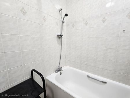 1 bedroom in a house share to rent - Photo 2