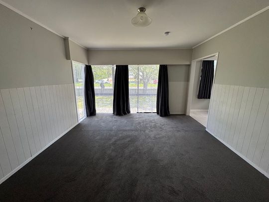 3 bedroom House -Central Henderson location - Photo 1