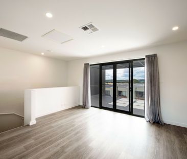 Unique Executive Townhouse - Photo 2