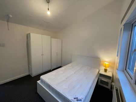 Room in a Shared House, Burnley Road, NW10 - Photo 3