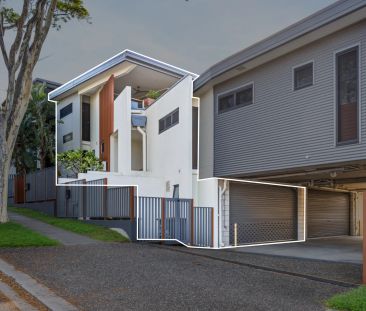 Luxurious Townhouse Living – Prime Sandgate Location - Photo 5