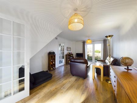 4 bedroom semi-detached house to rent - Photo 2