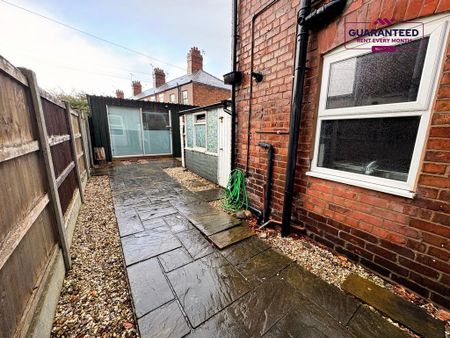 2 bedroom terraced house to rent - Photo 4