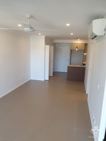 Modern Windsor Apartment with City Views & Rooftop Pool - Photo 2