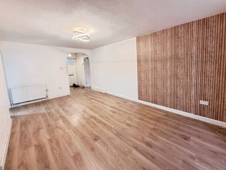 Shawbridge, Harlow - Photo 3