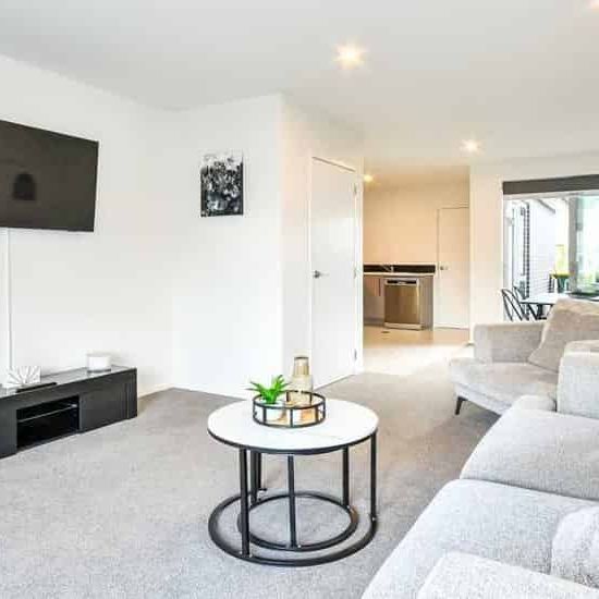 Modern home - Photo 1